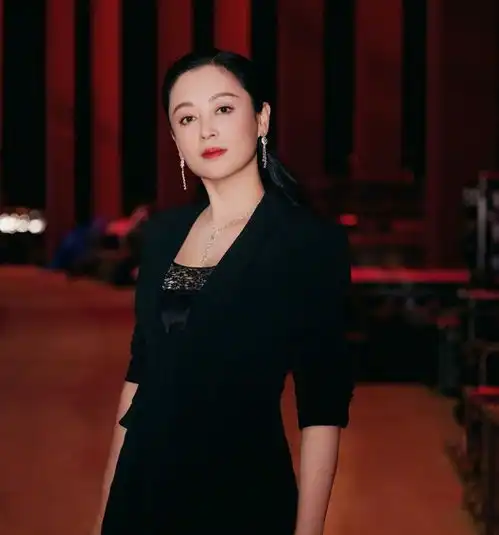 大陆第一美人陈红,甘愿为陈凯歌退居幕后,如今惊艳现身北影节