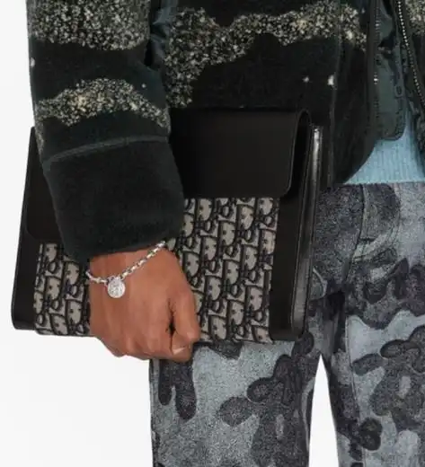 迪奥男士小皮具精选打造精致绅士造型