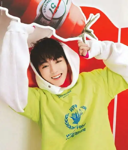 王俊凯成功拿到最受欢迎男主角的奖项,不过过程比较艰难