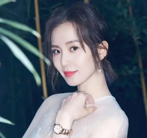 为什么有些女生长得很美,气质却很一般可能以下3个位置没做对