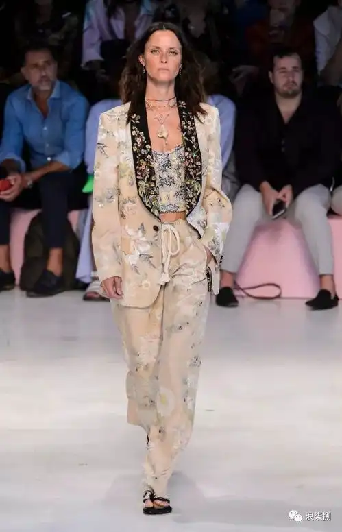 穿睡衣出门,2019春夏女套装慵懒至极