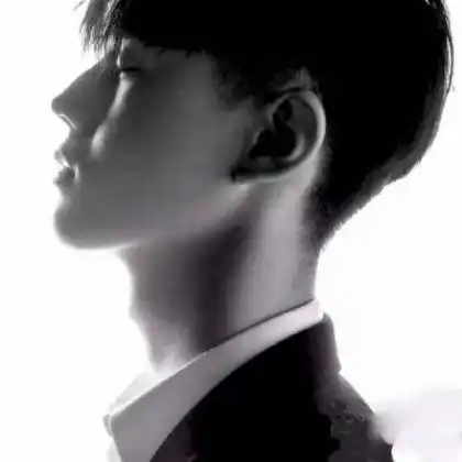 个性黑白情侣头像,也许你真的很有实力找个更好的