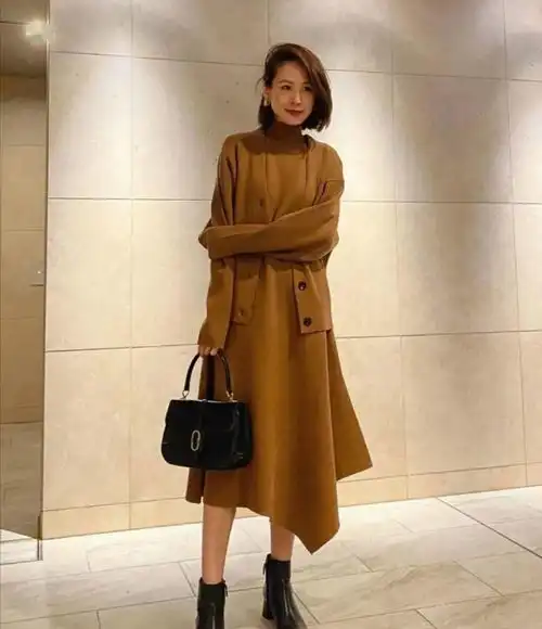 40岁的女人,建议穿这几套基础款,简约舒适又大方