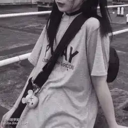 emo丧系女生头像真人版