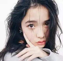 禁欲系头像女生脸上有血