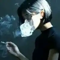 女生高冷头像抽烟
