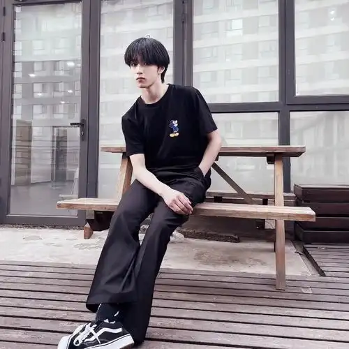 蓝色系高级头像男生穿出