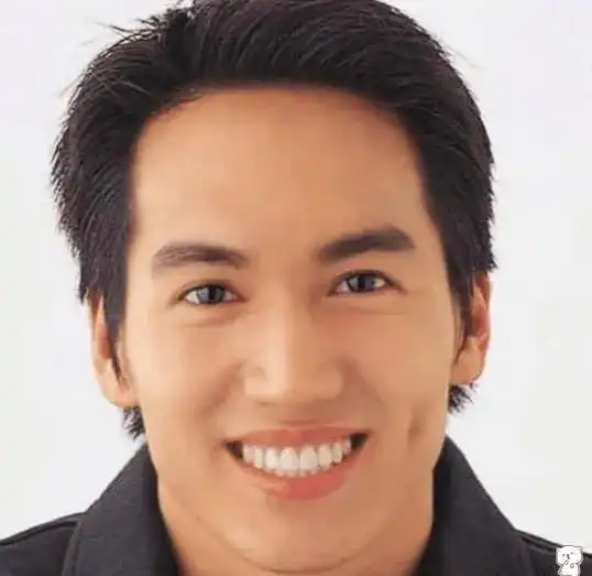 难怪言承旭出道18年总留着刘海,当他掀起刘海那刻,女粉打扰了