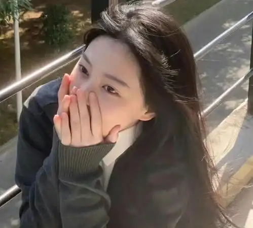 女头月亮失了约,太阳落了山