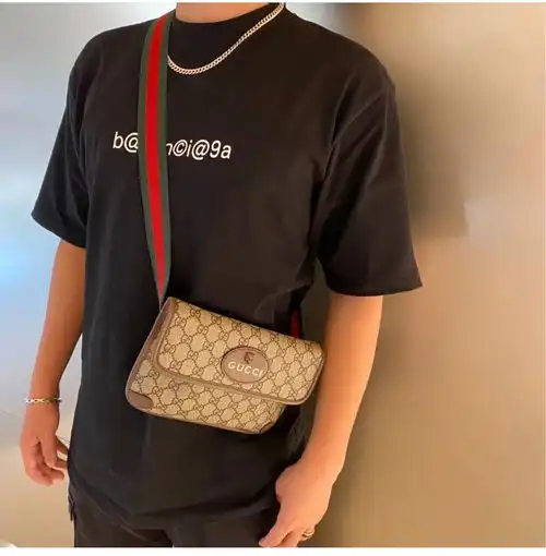 这里的gucci男包太美了,一脚踩进去就拔不出来