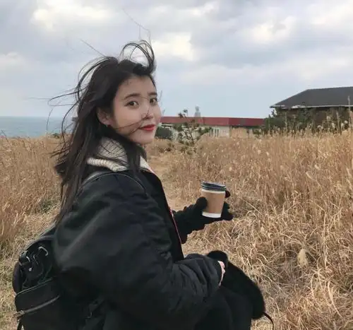 iu和朴叙俊合作完,新作和姜栋元裴斗娜合作,还被坂本龙一关注