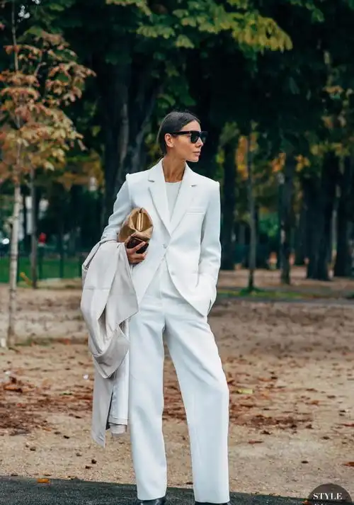 夏天想把白t恤穿得时尚不单调,却不会推荐这几个搭配方案