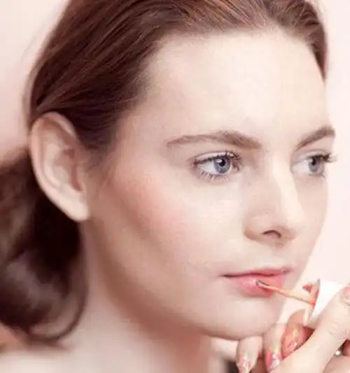 粉色系妆容画法教程,甜美迷人,七夕助你桃花朵朵开