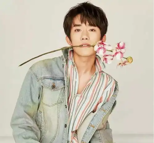 绝口不提新电影易烊千玺在人民日报撰文,谈7次上春晚的感受