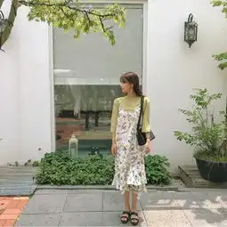 长袖碎花裙怎么搭配碎花吊带裙怎么搭配