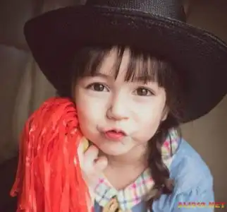 泰美混血小萝莉爆红网络天生软妹萌翻网友