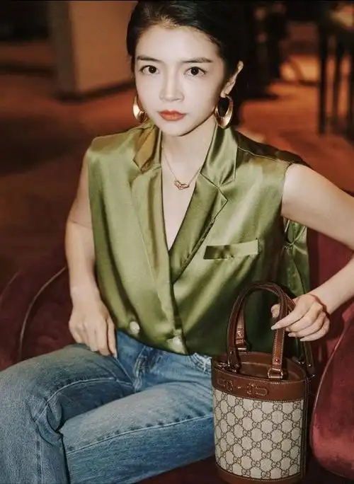 有女人味又不庸俗,才是夏天最美的穿搭状态,优雅又有质感