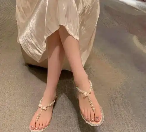 小白鞋out了今夏流行穿这4双,舒适又好看