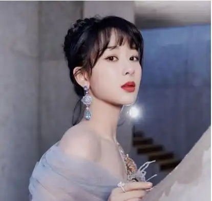 杨紫樱花写真仙气十足,粉色裙装衬得肤白如雪,气质迷人
