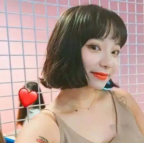 2022年流行的女生短发发型设计搭配图片,你看上哪一款