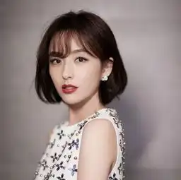 佟丽娅用别人杯子帮儿子装尿,引网友吐槽太把自己当回事了