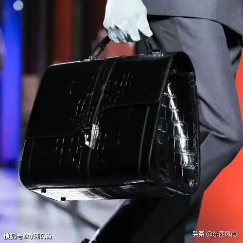 dior2020男装系列,街头感和礼服的精致都有了,这样的迪奥太好看