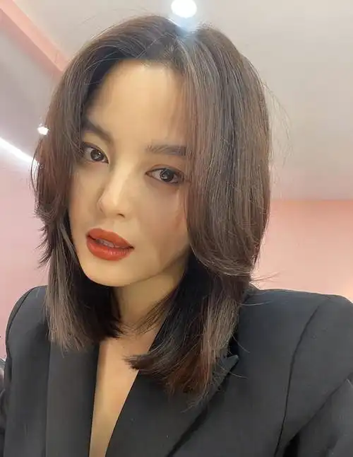 上海这一夜,袒胸露乳的姚晨和金晨,输给了又土又矮的周迅