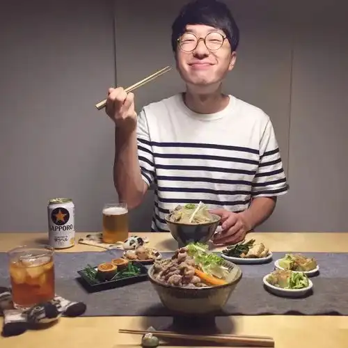 岛国最会拍照系列来了女友力版她给吃货男友拍照365天不重样...