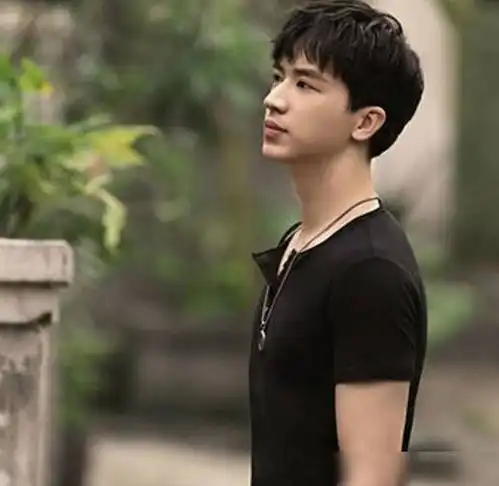 萌系男生的头像许魏洲