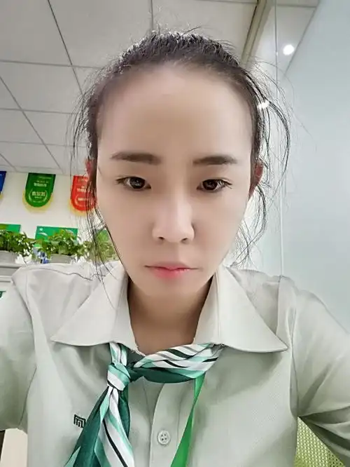 别人都说我气质偏冷系列的,想问问我真的不属于可爱的而是属于那种气质偏清冷的类型吗