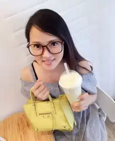 同样刚当妈妈,章子怡美出天际而伊能静被骂恶心