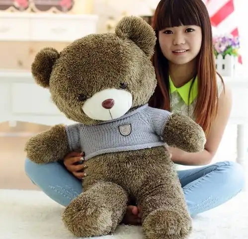 抱着熊娃娃的女生头像