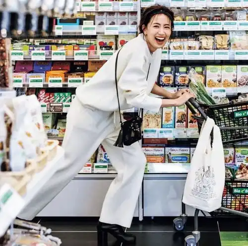 日杂风的秋冬穿搭,美得温柔也轻盈,从15到5度,都能美得从容