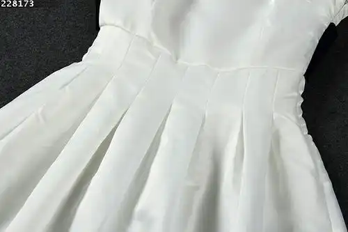 简约纯白名媛淑女连衣裙立体花朵缝制黑色系...