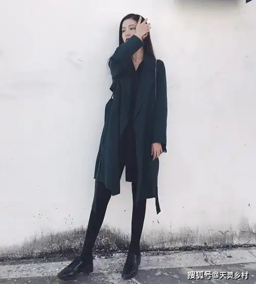 鱿鱼衣什么鬼佟丽娅穿火了一大半的人都跟着穿