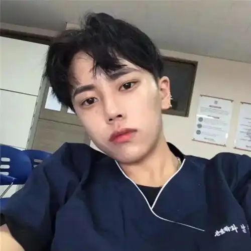 潮男黑色系头像魏晨