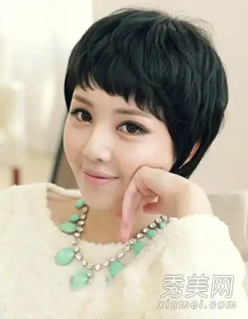 女孩甜美短发款式系列不断变化,超受欢迎