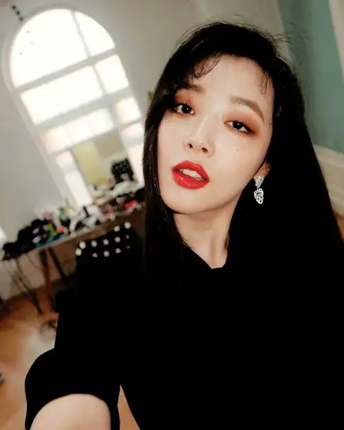 客观的评价崔雪莉的长相,好坏在哪里