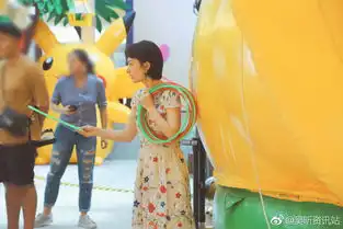 少女心满满吴昕合影皮卡丘卖萌