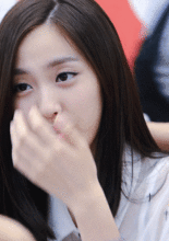 搞笑gif趣图两个逗比小妹,你喜欢哪一个啊