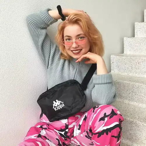 壁纸并不漂亮的17岁肉肉女孩,竟能成为潮流网红