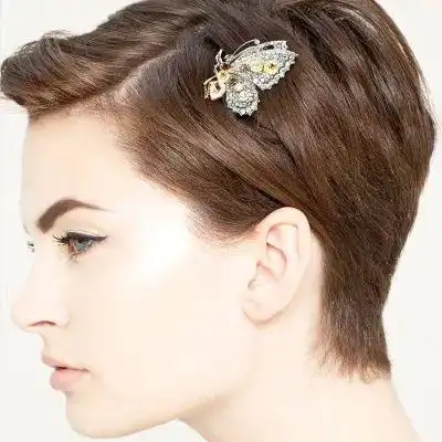 戴王冠会掉,但学会这招头饰妙计,保你时髦到没朋友