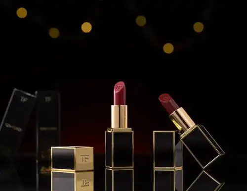 女人一旦涂上口红,故事就开始了......