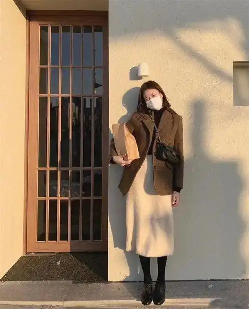 最近火了一种新裤子,叫无痕裤,腿粗个矮的女生也能驾驭