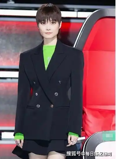 36岁李宇春越来越开放,穿西装也要走性感风,很有女人味