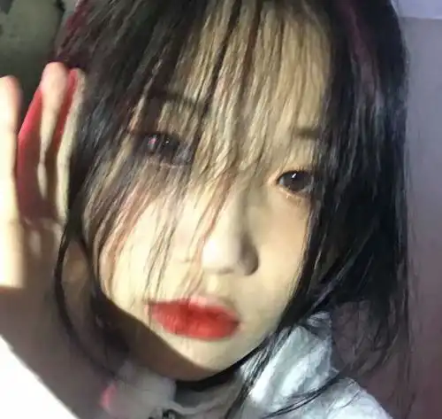 女生头像我眼里有片孤独的海