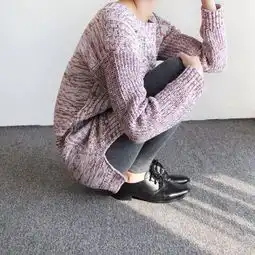 这三件毛衣哪件适合我本人皮肤不白一点偏黄,冬季作为内搭外套多为浅色系列,明度中偏高的色系第一