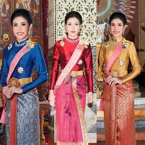 泰王真有心出最新卡通画作给诗妮娜亮相造势,携手走红毯真得意