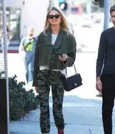 帅气与性感的迷彩单品,总有一套撩动你心