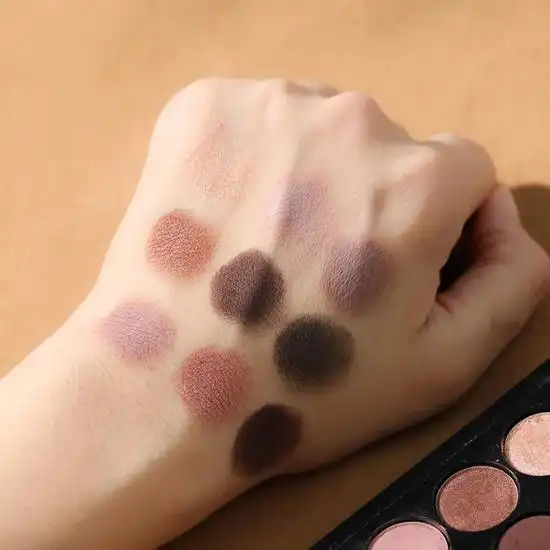 扒了100张lisa的私照我总结出了这份甜辣养成秘籍